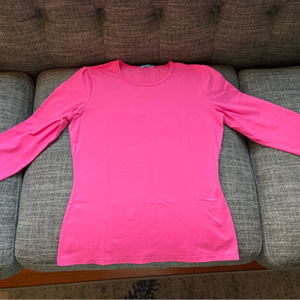 SOLD! EUC J. McLaughlin Pink Crew Neck Signature Tee